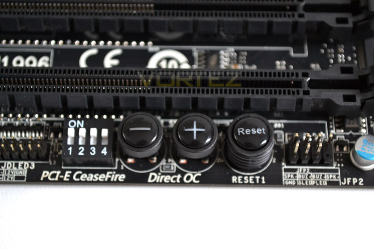 msi_big-bang_xpowerii_ocbuttons2.jpg