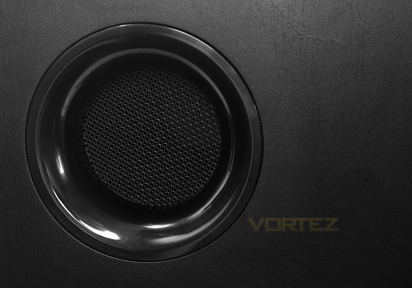 microlab fc70bt bass port.jpg
