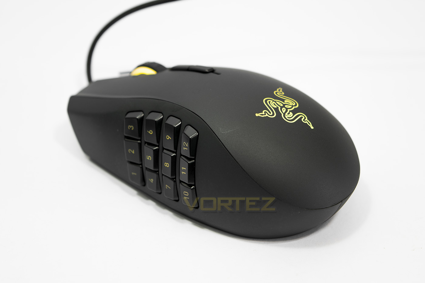 razer naga chroma lighting yellow.jpg