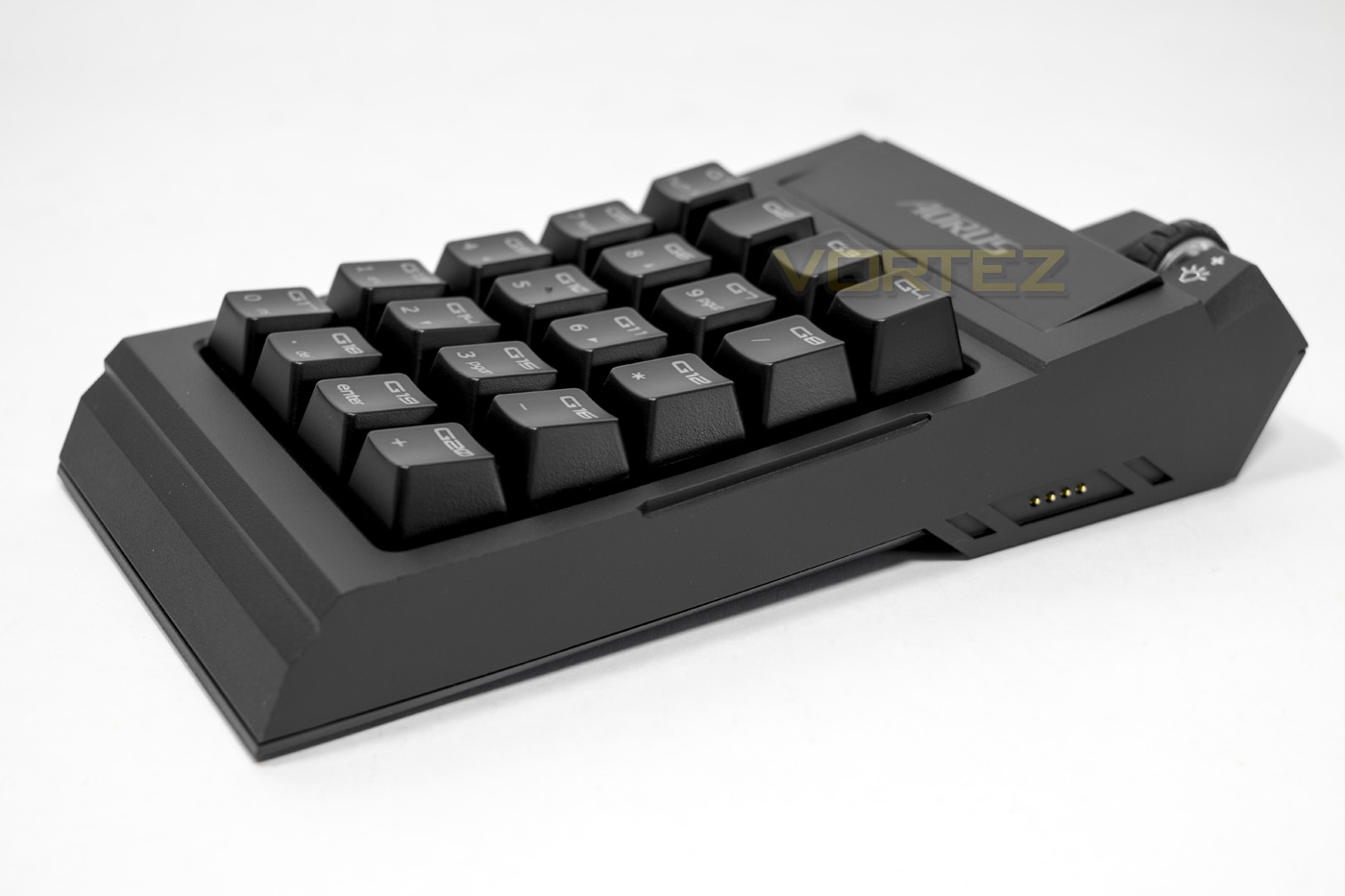 aorus thunder k7 20% side.jpg