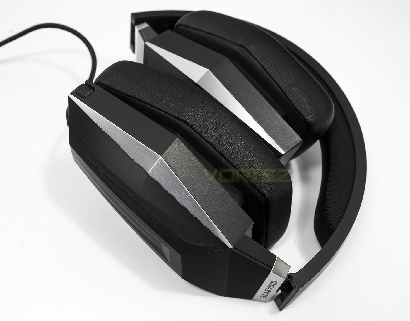gigabyte force h5 folded.jpg