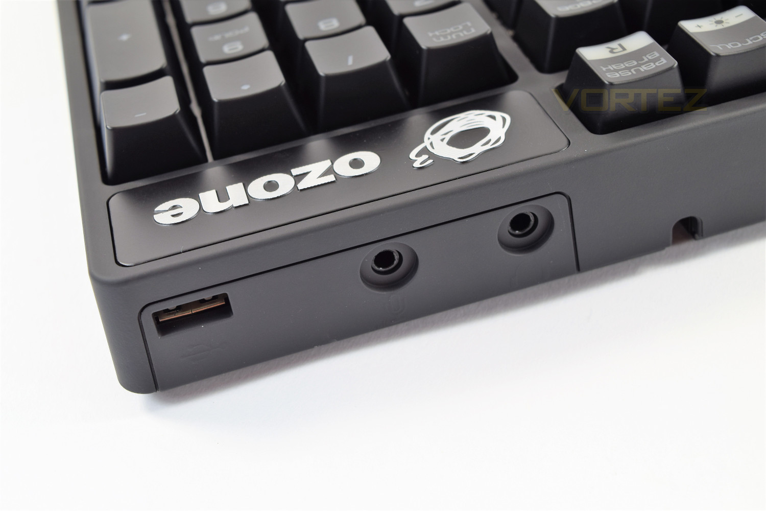 ozone strike pro spectra - usb audio hub.jpg