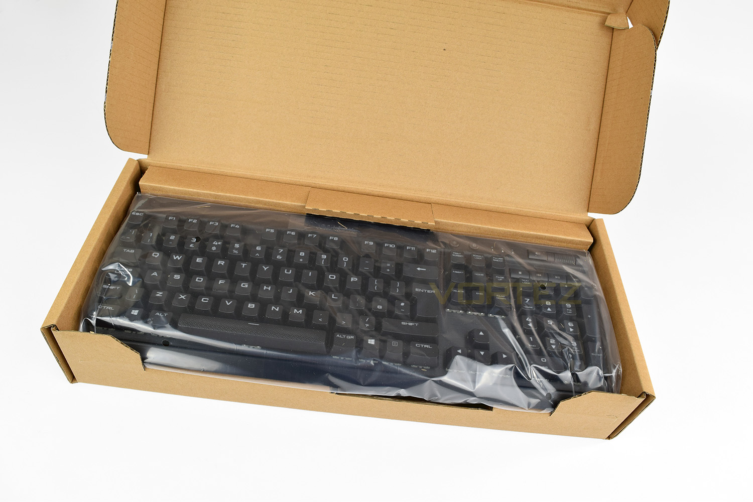 corsair_k70_lux_rgb_box_open.jpg