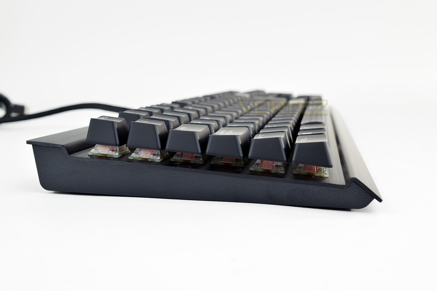 corsair_k70_lux_rgb_left-hand-side.jpg