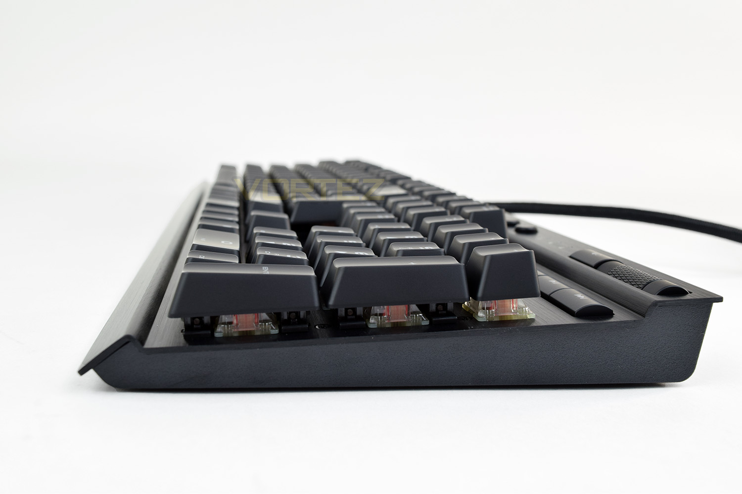 corsair_k70_lux_rgb_right_hand_side.jpg