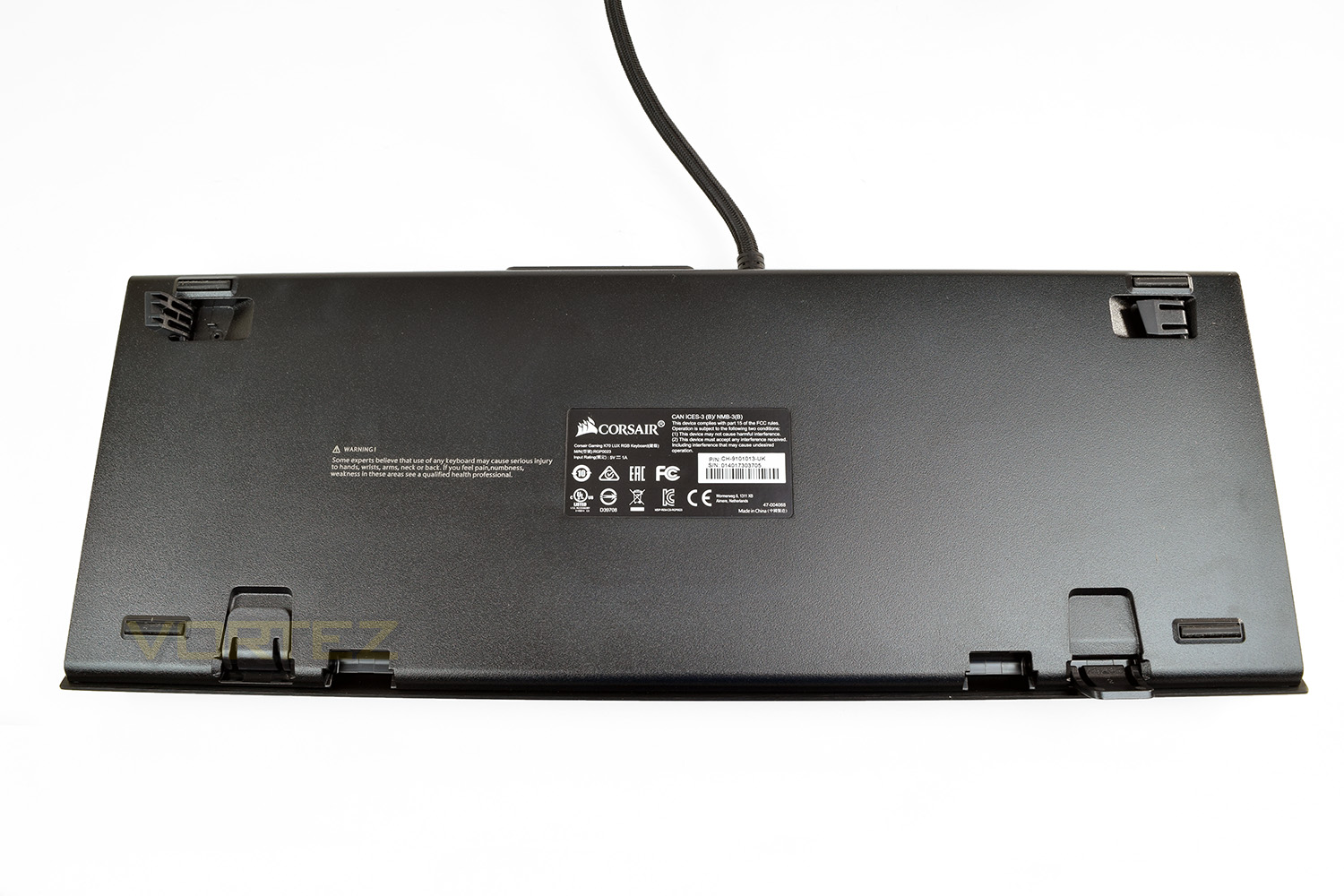 corsair_k70_lux_rgb_underside.jpg