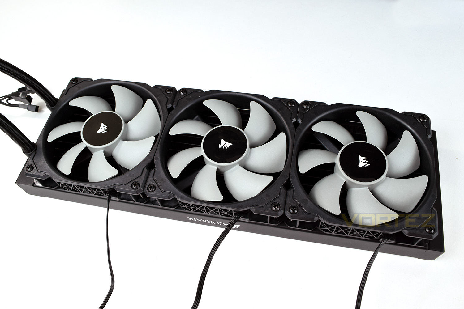 corsair_h150i_pro_radiator_with_fans.jpg