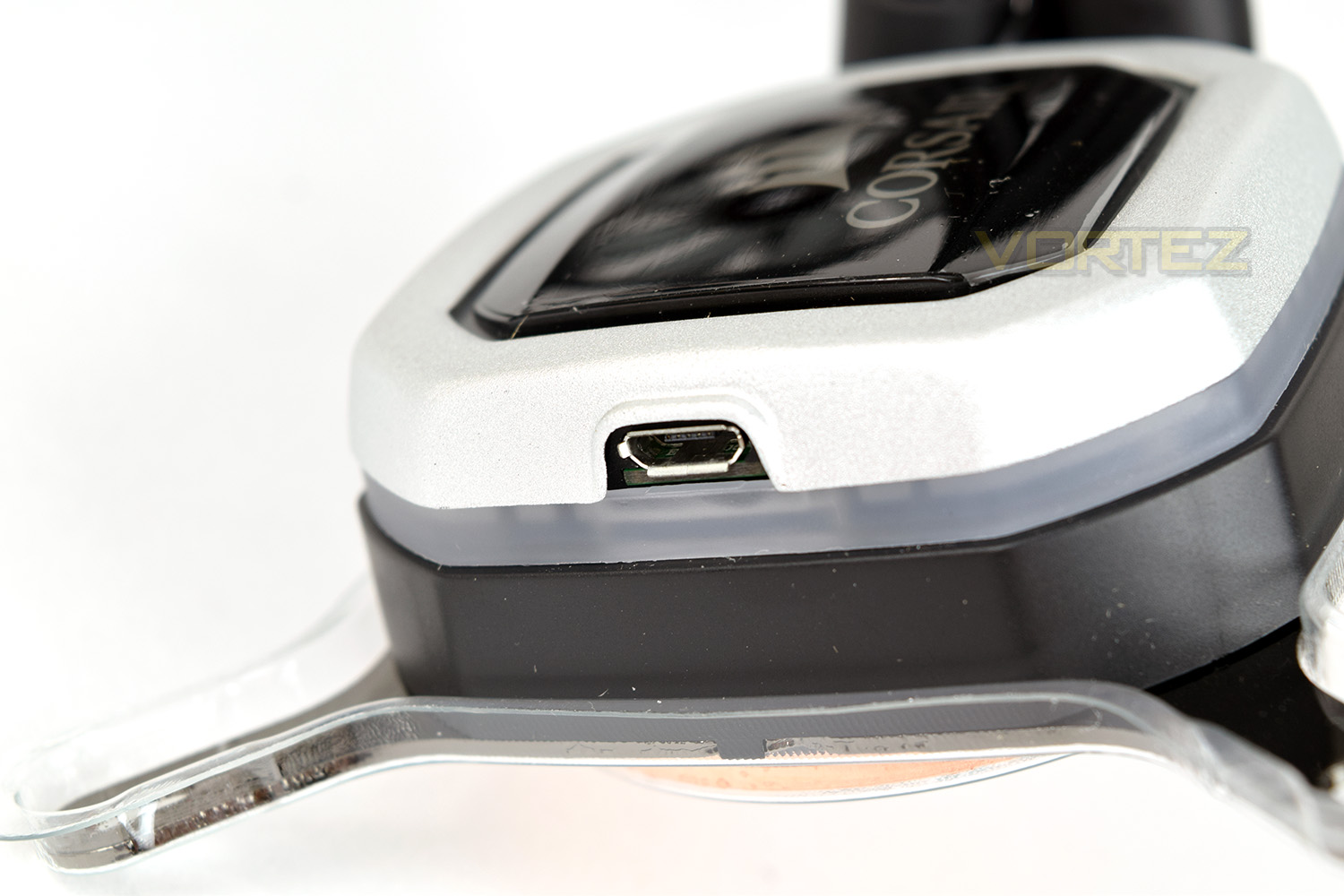 corsair_h150i_pro_micro_usb.jpg