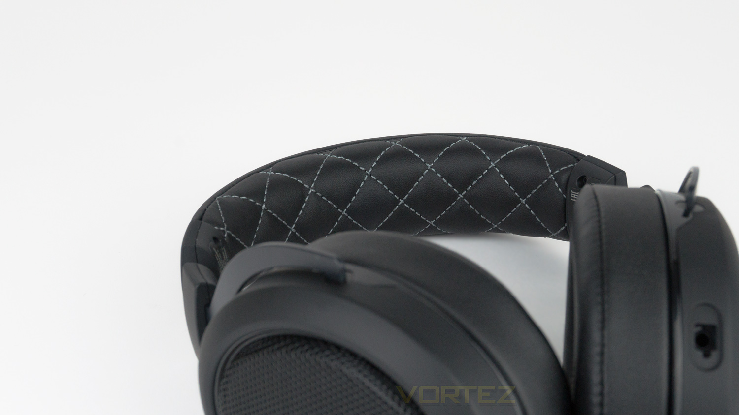 corsair_hs70_review_headband_padding.jpg