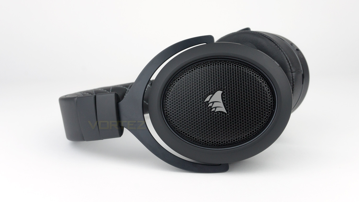corsair_hs70_review_left_side.jpg