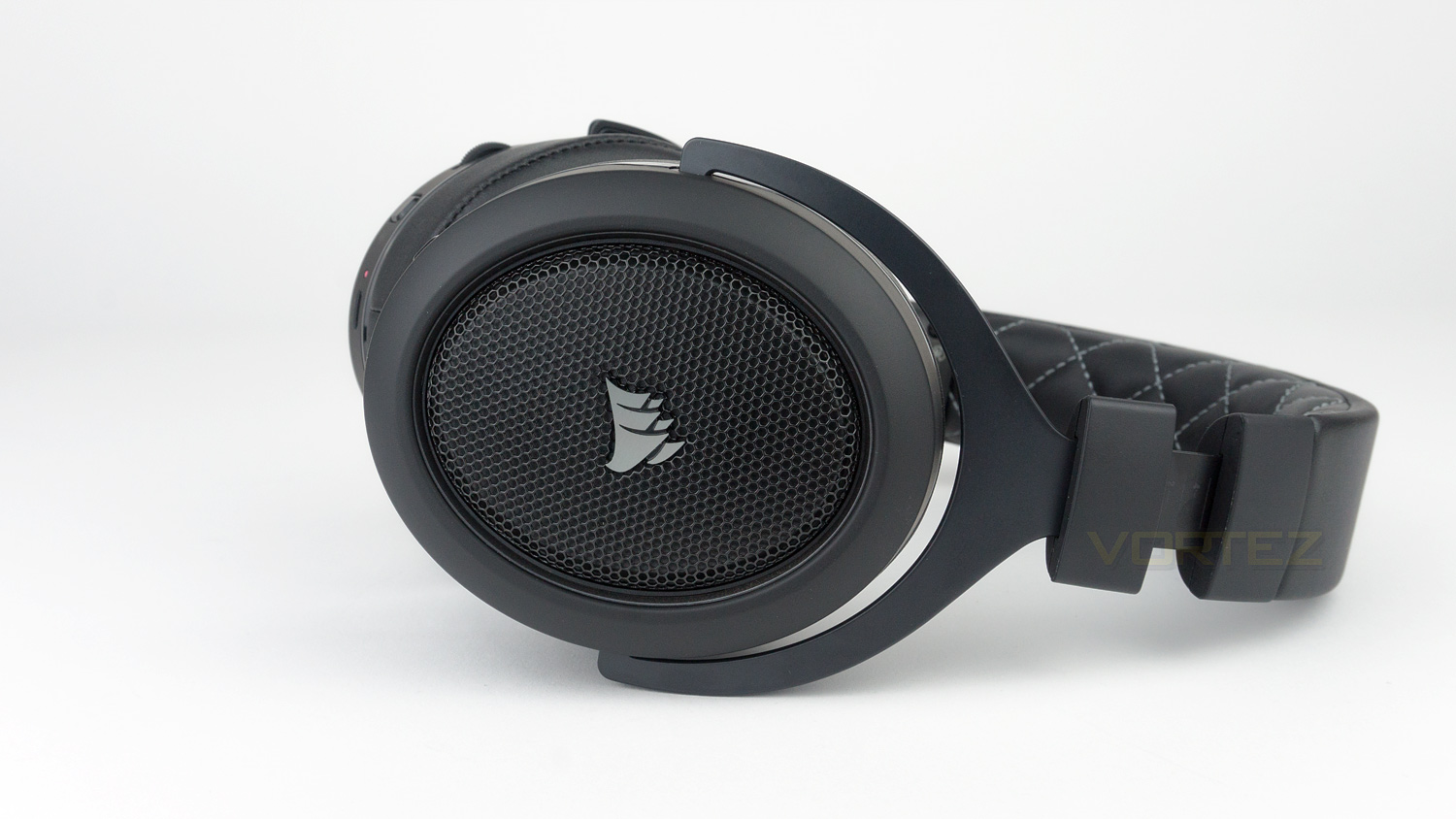 corsair_hs70_review_right_side.jpg
