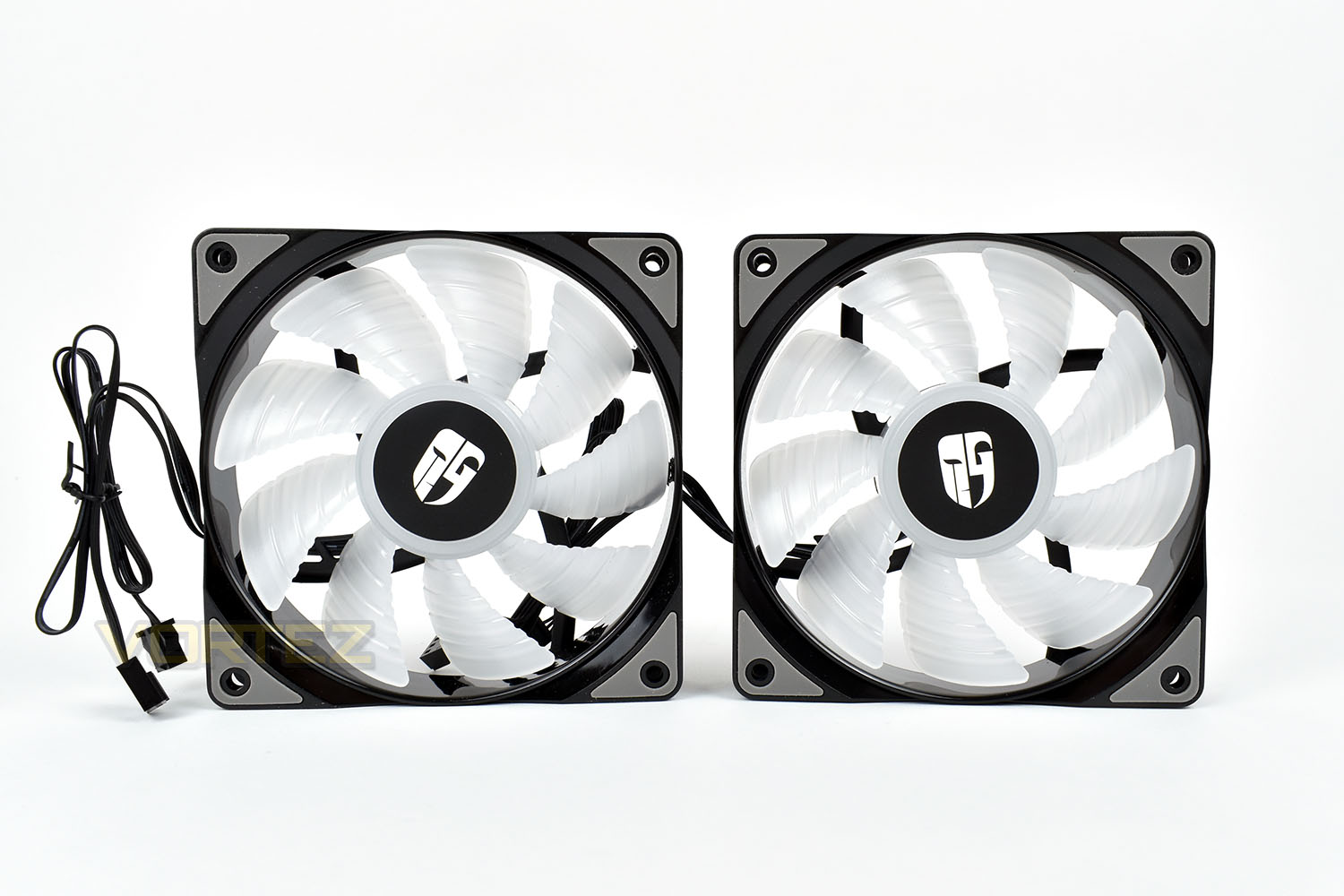 deepcool_castle_240_rgb_fans.jpg