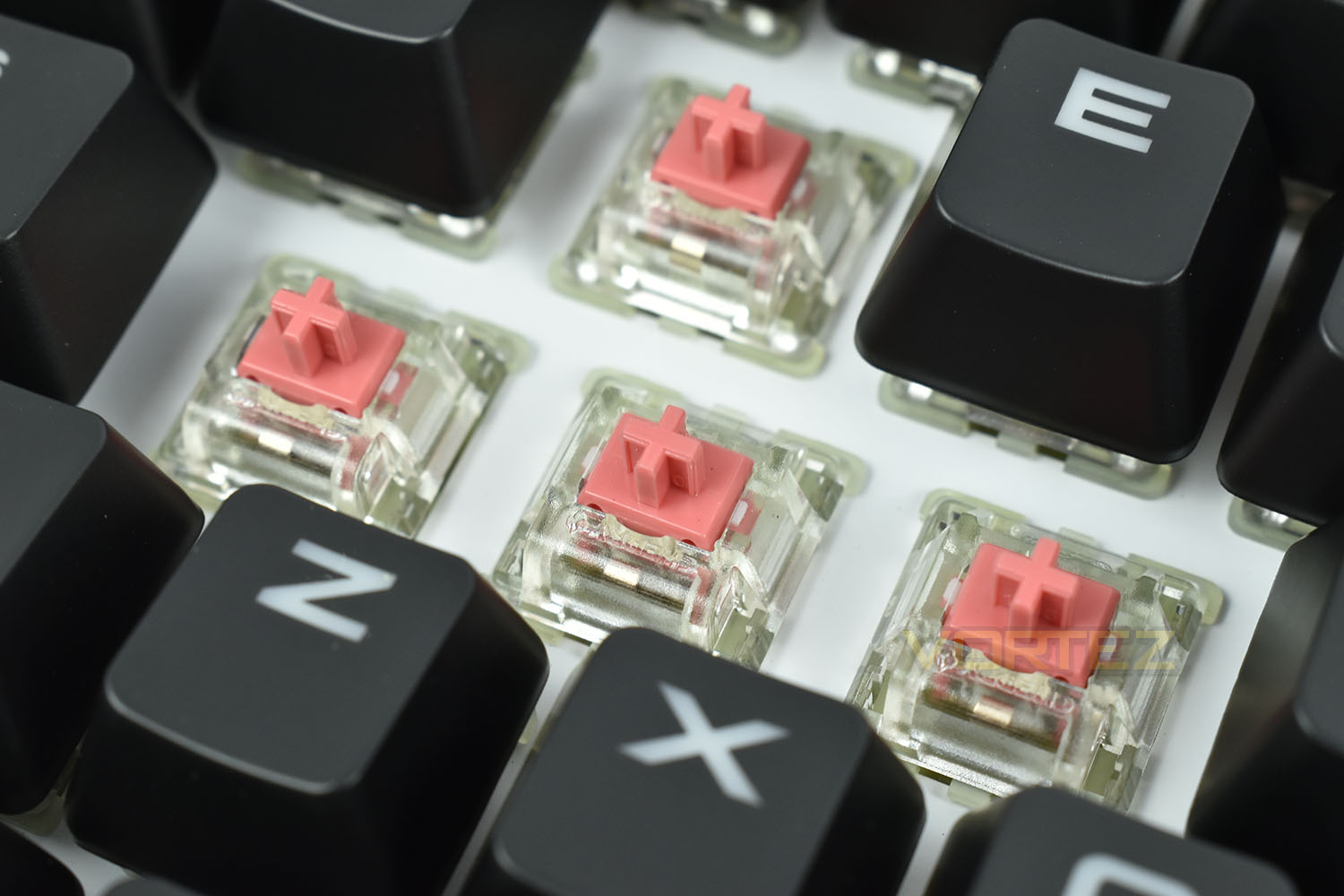 corsair_strafe_rgb_mk.2_cherry_mx.jpg