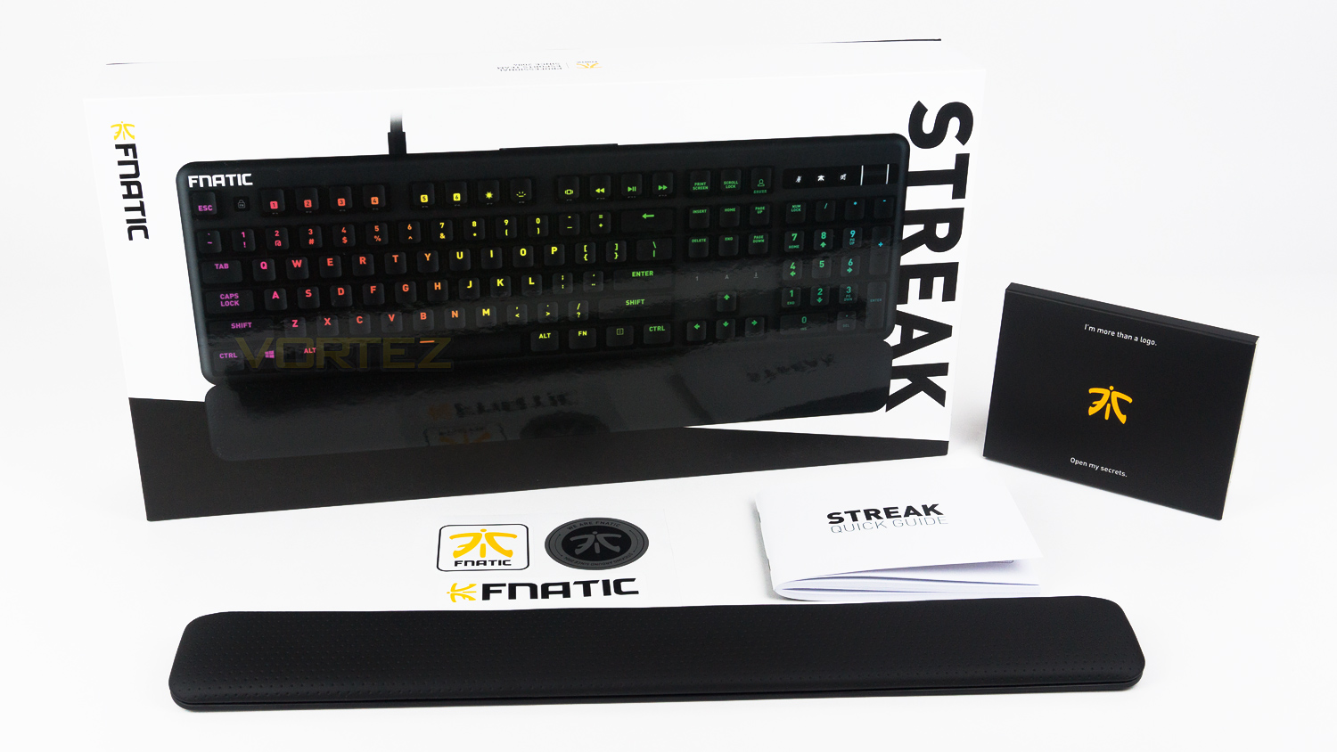 fnatic_streak_review_box_contents.jpg