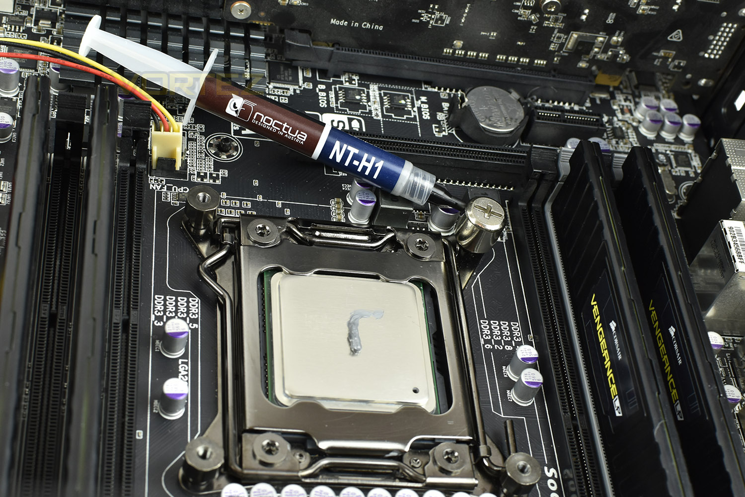 cooler_master_hyper_212_black_edition_install_paste.jpg