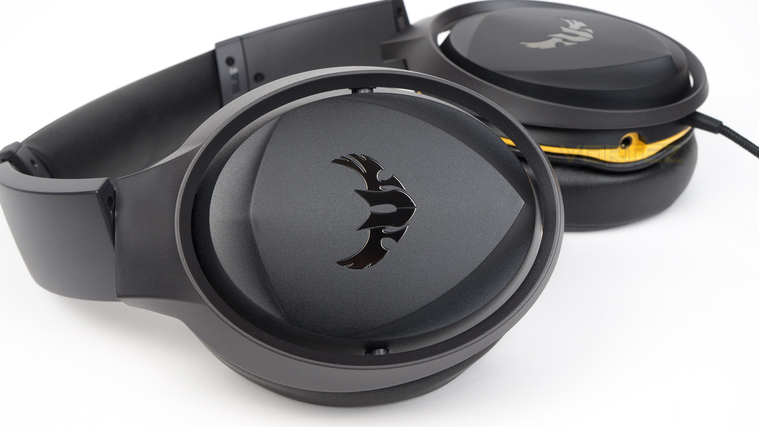 asus_tuf_gaming_h5_review_right_side.jpg