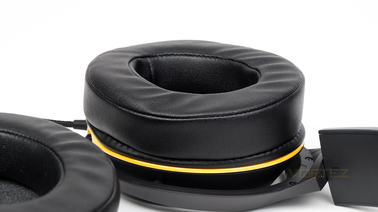 asus_tuf_gaming_h5_review_earcup_padding.jpg
