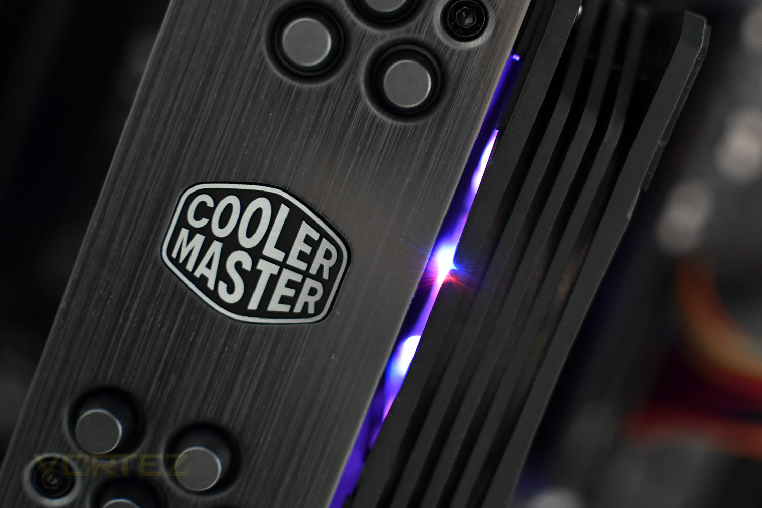 cooler_master_hyper_212_rgb_black_edition_intro.jpg