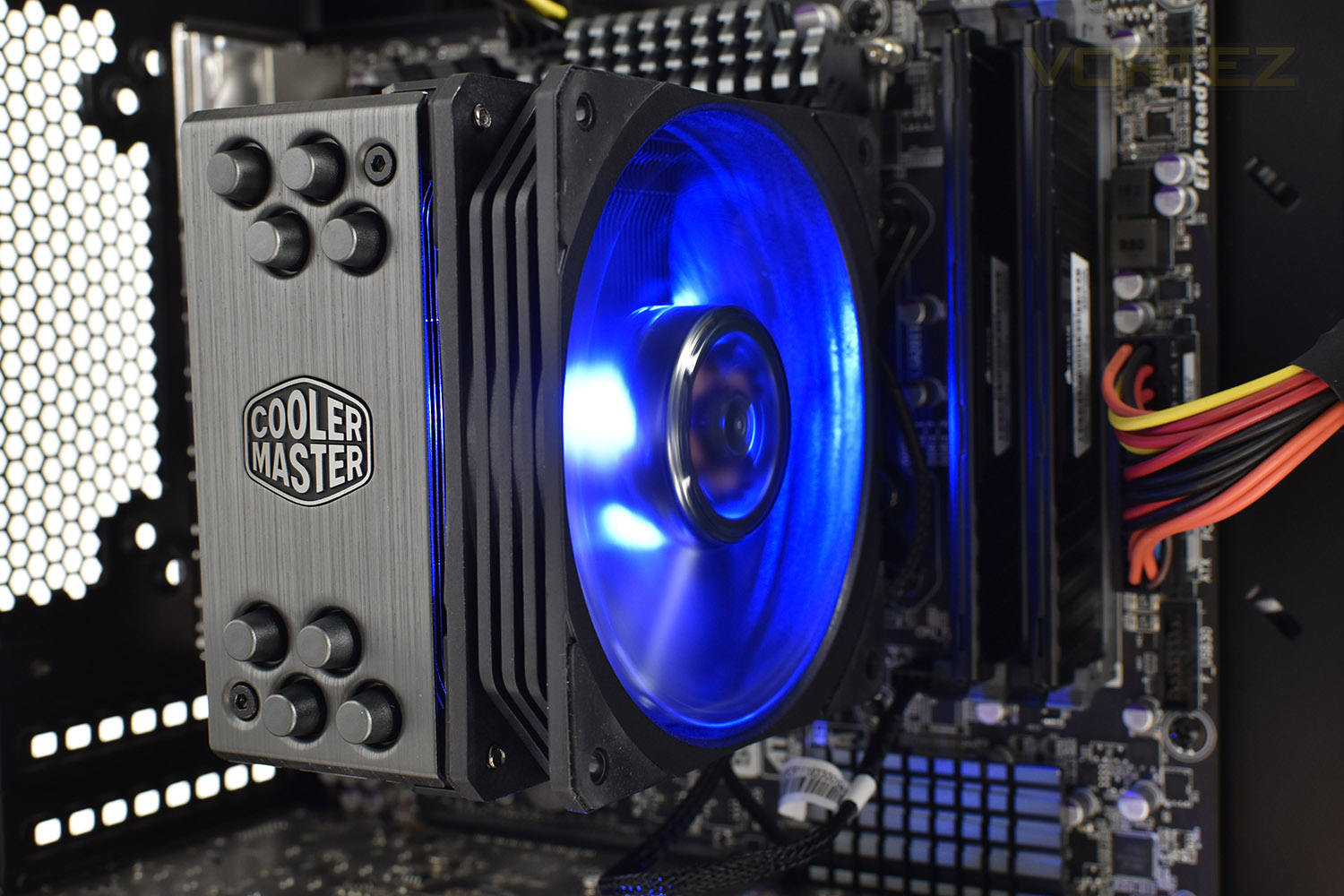 cooler_master_hyper_212_rgb_black_edition_2.jpg