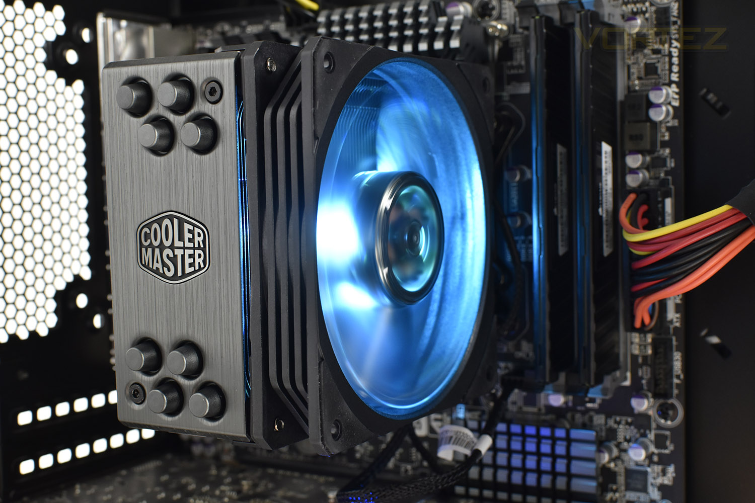 cooler_master_hyper_212_rgb_black_edition_4.jpg