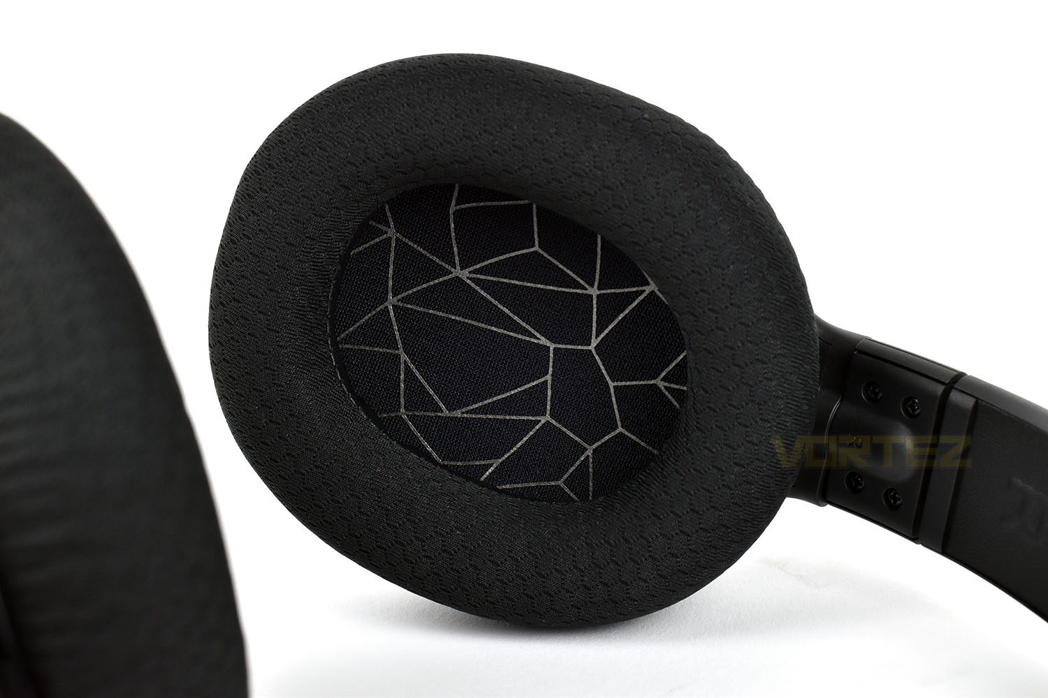 steelseries_arctis_1_wireless_earcups.jpg