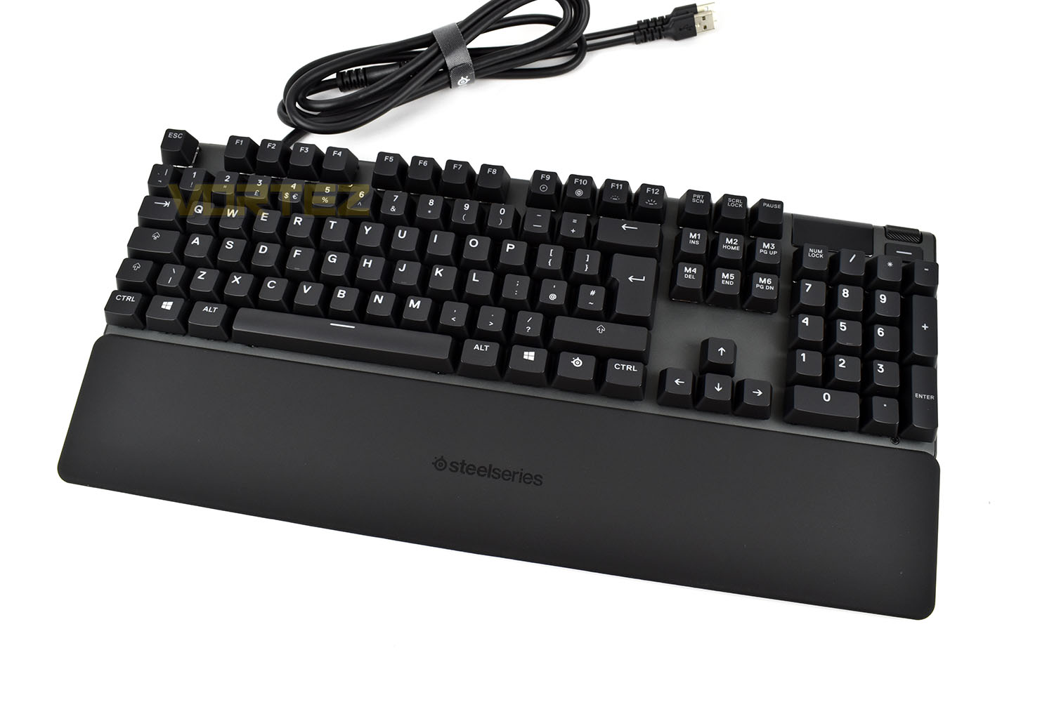 steelseries_apex_pro_with_wristrest.jpg