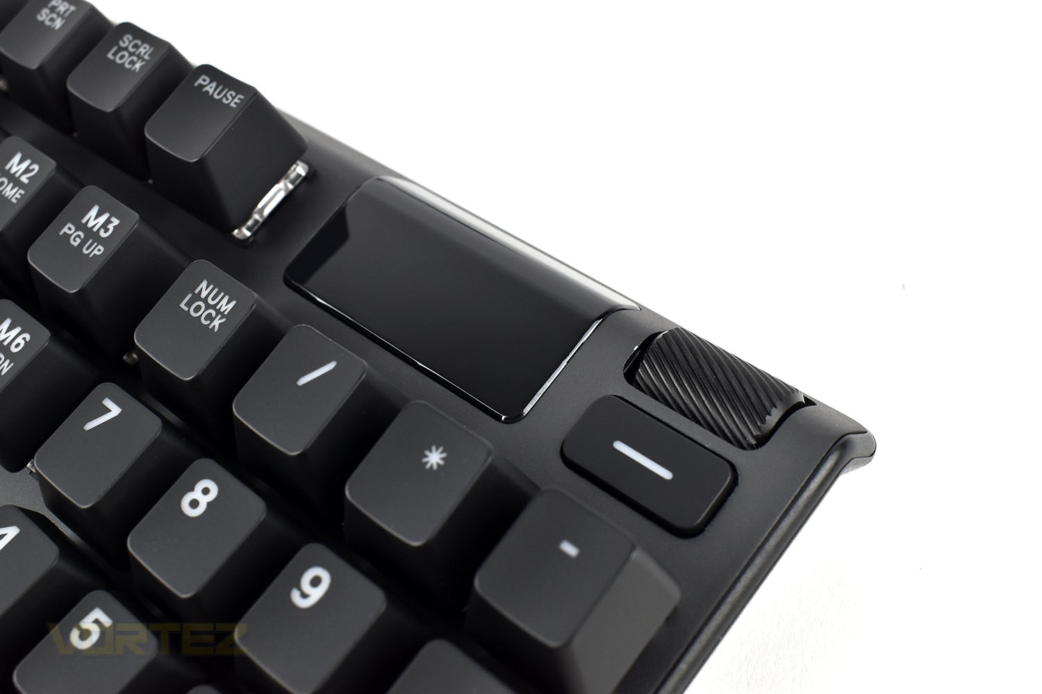 steelseries_apex_7_oled_screen.jpg