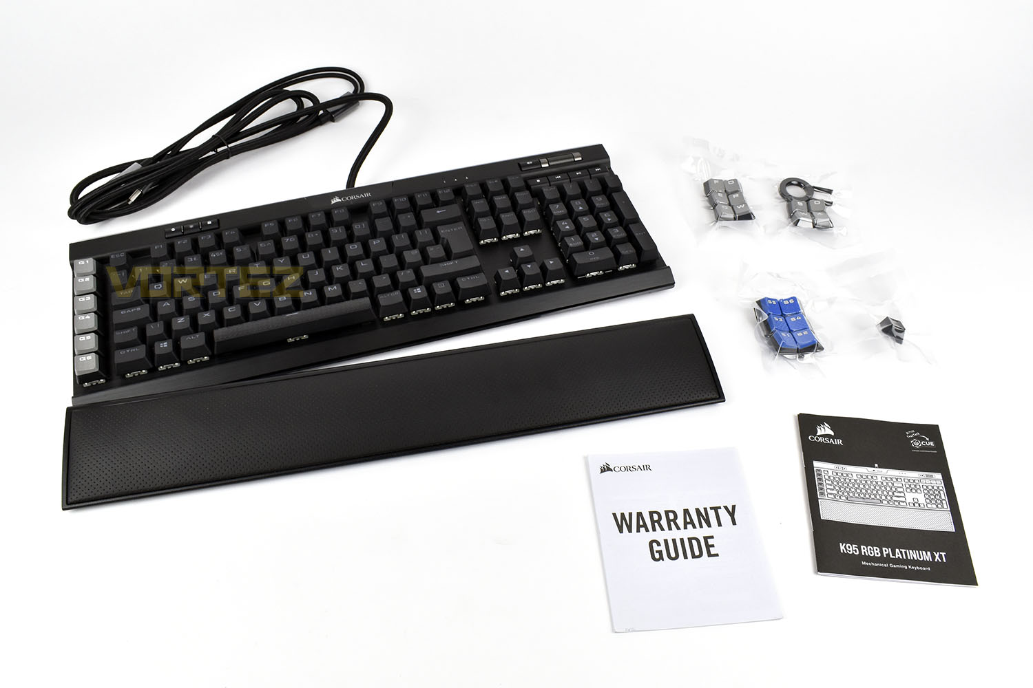 corsair_k95_rgb_platinum_xt_bundle.jpg