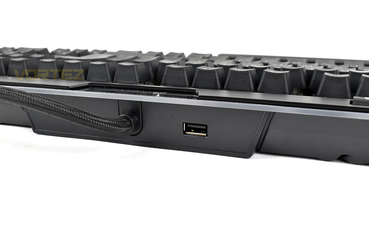 corsair_k95_rgb_platinum_xt_usb_passthrough.jpg