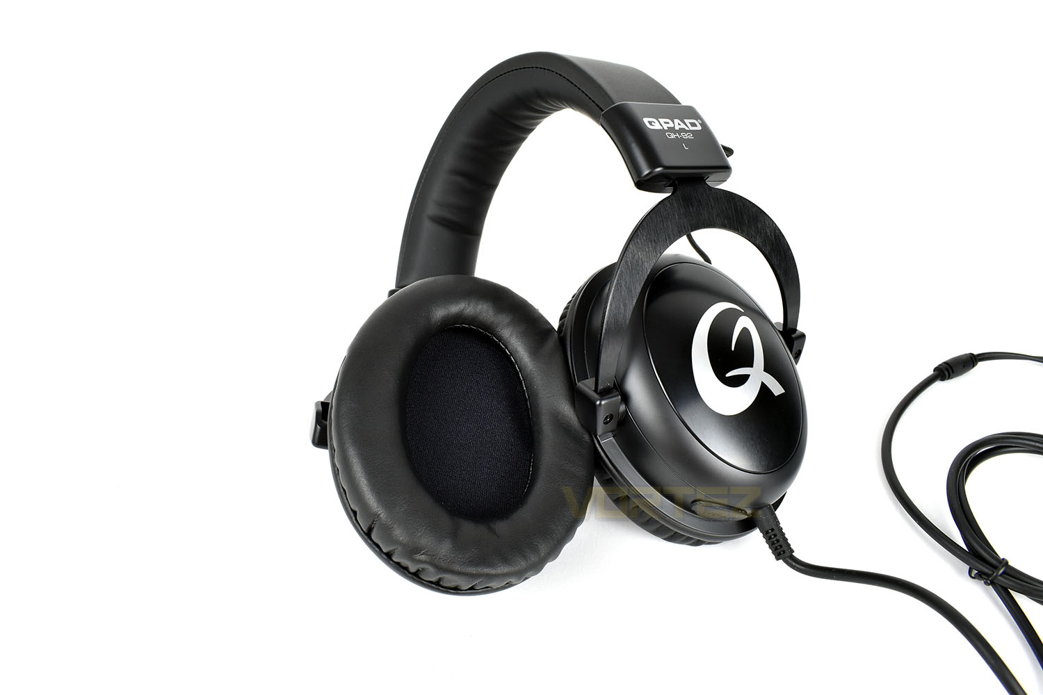 qpad_qh-92_earcup.jpg