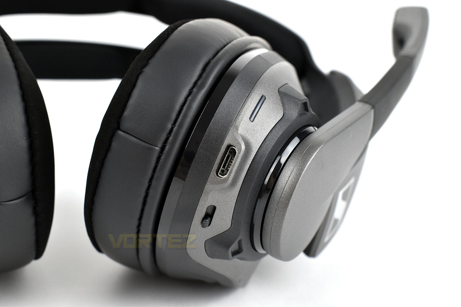 sennheiser_gsp370_charge_switch.jpg