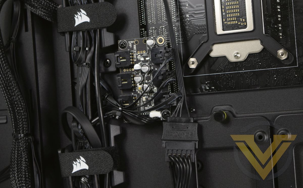 cyberpower-pc-icue-infinity-internals-lighting-node.jpg
