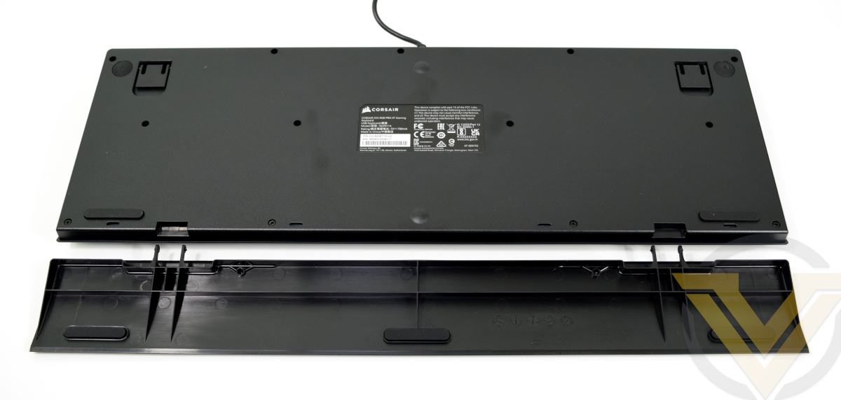 corsair-k55-rgb-pro-xt-underside.jpg