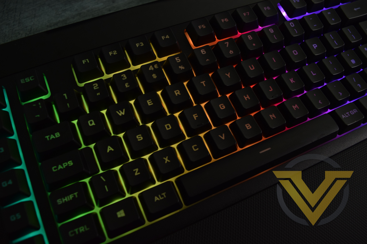corsair-k55-rgb-pro-xt-icue-lighting-rainbow-tight.jpg