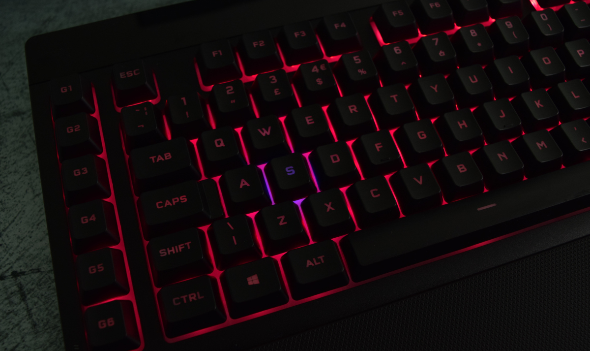 corsair-k55-rgb-pro-xt-icue-lighting-red-blue-2.jpg