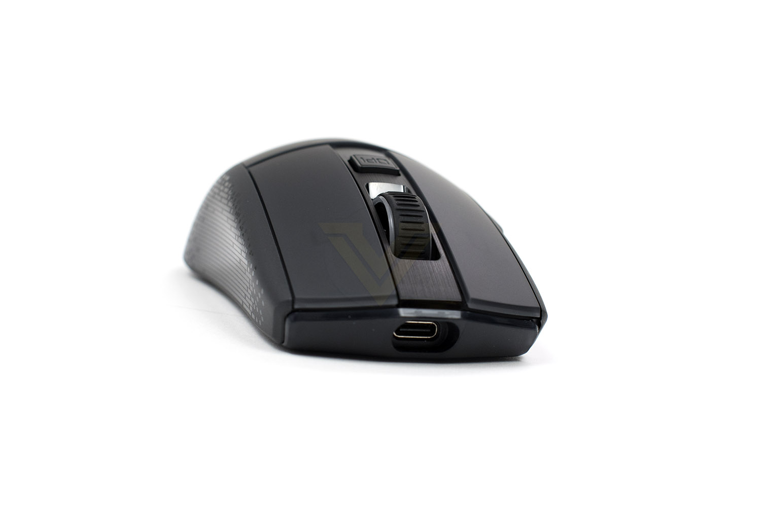roccat_burst_pro_air_front_charger_port.jpg