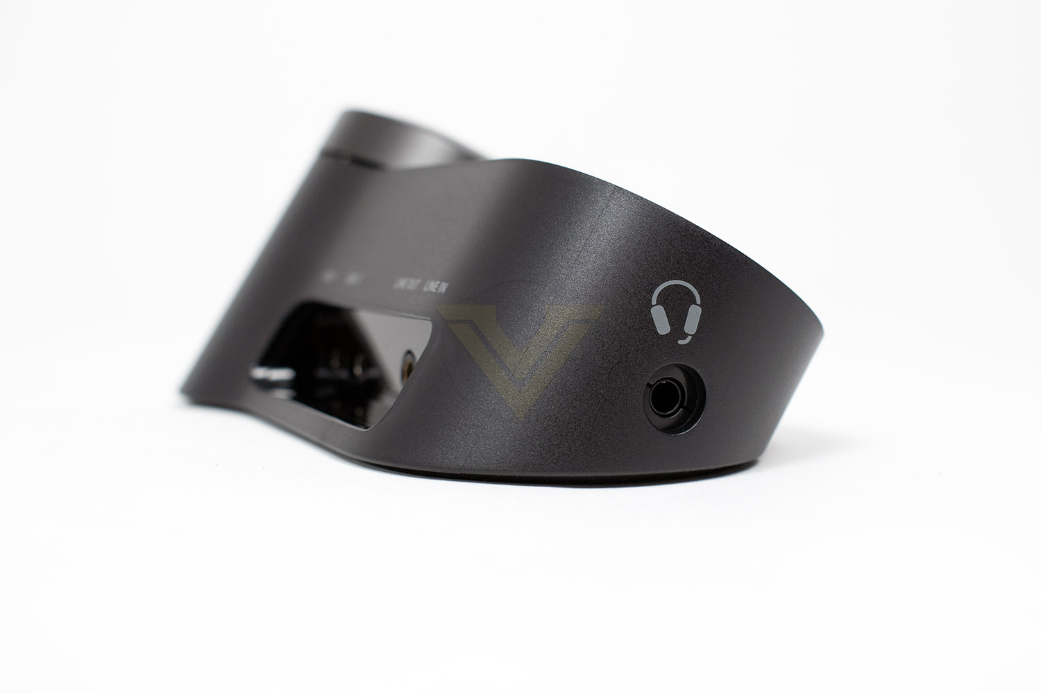 steelseries_arctis_nova_pro_gamedac_side.jpg