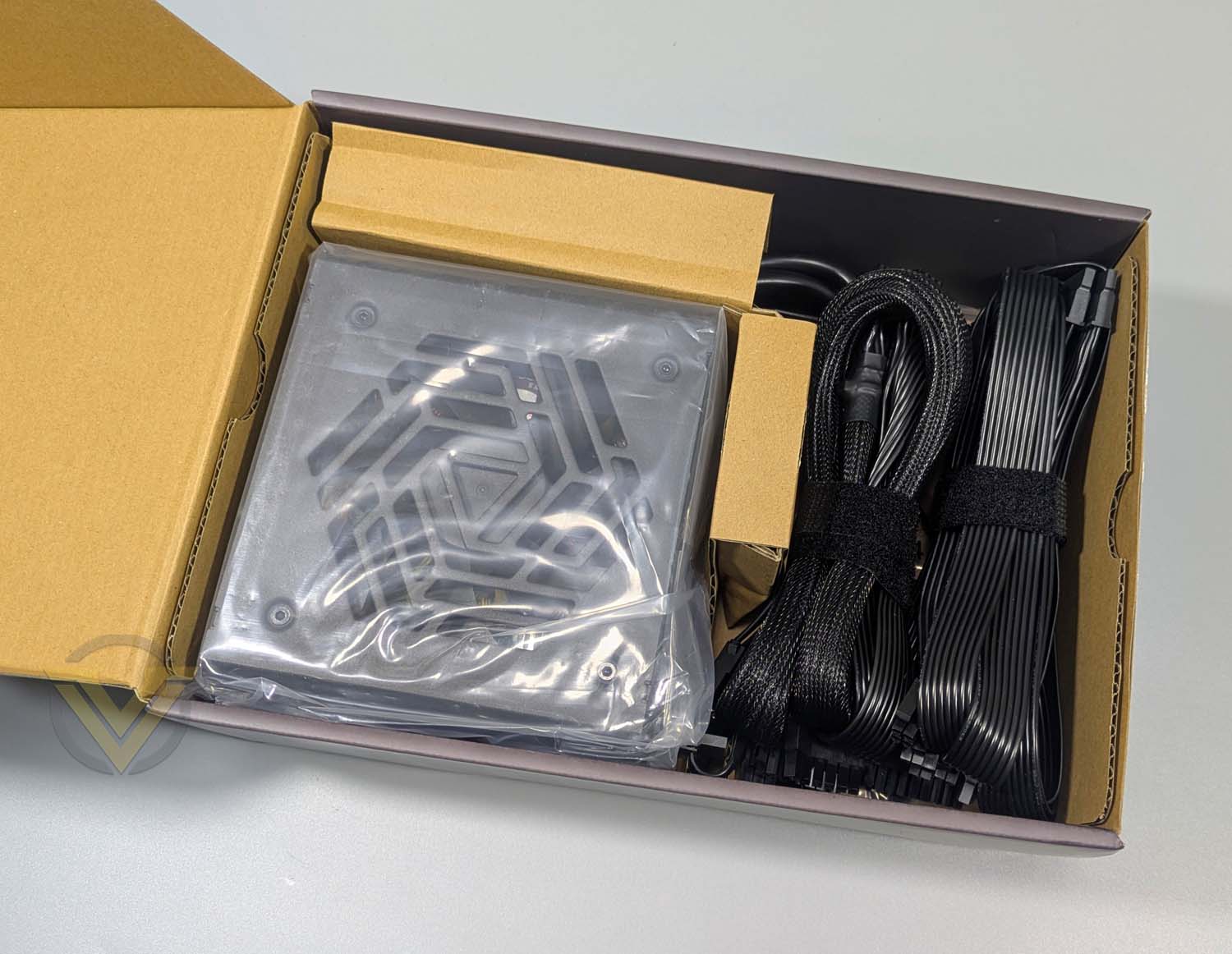 fsp-vita-gm-1000w-psu-review-packaging5.jpg