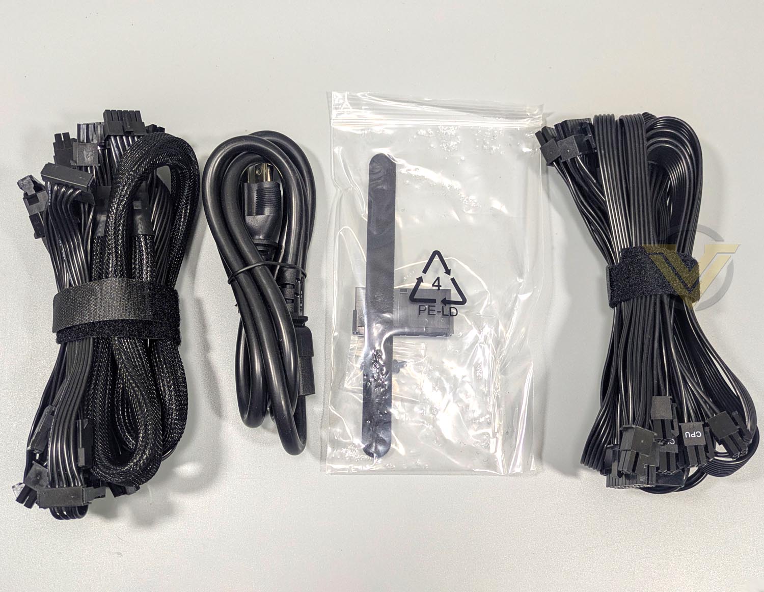 fsp-vita-gm-1000w-psu-review-cables.jpg