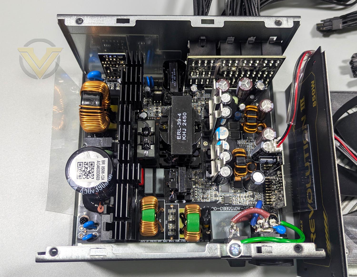 enermax-revolution-iii-850w-psu-internal-1.jpg