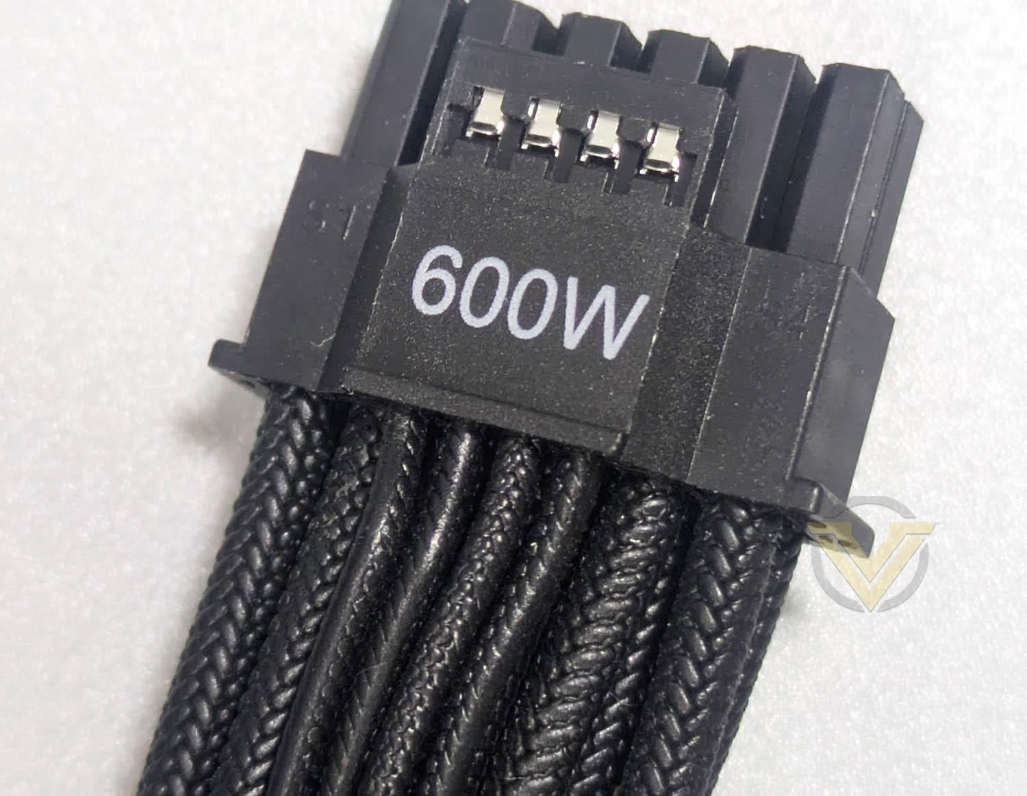 cougar-gle1000-psu-cables-02.jpg