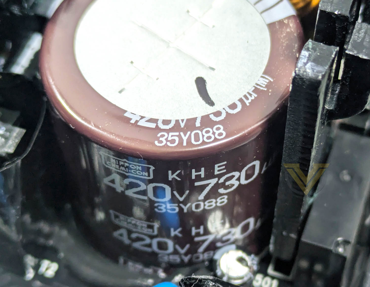 cougar-gle1000-psu-internal-03.jpg