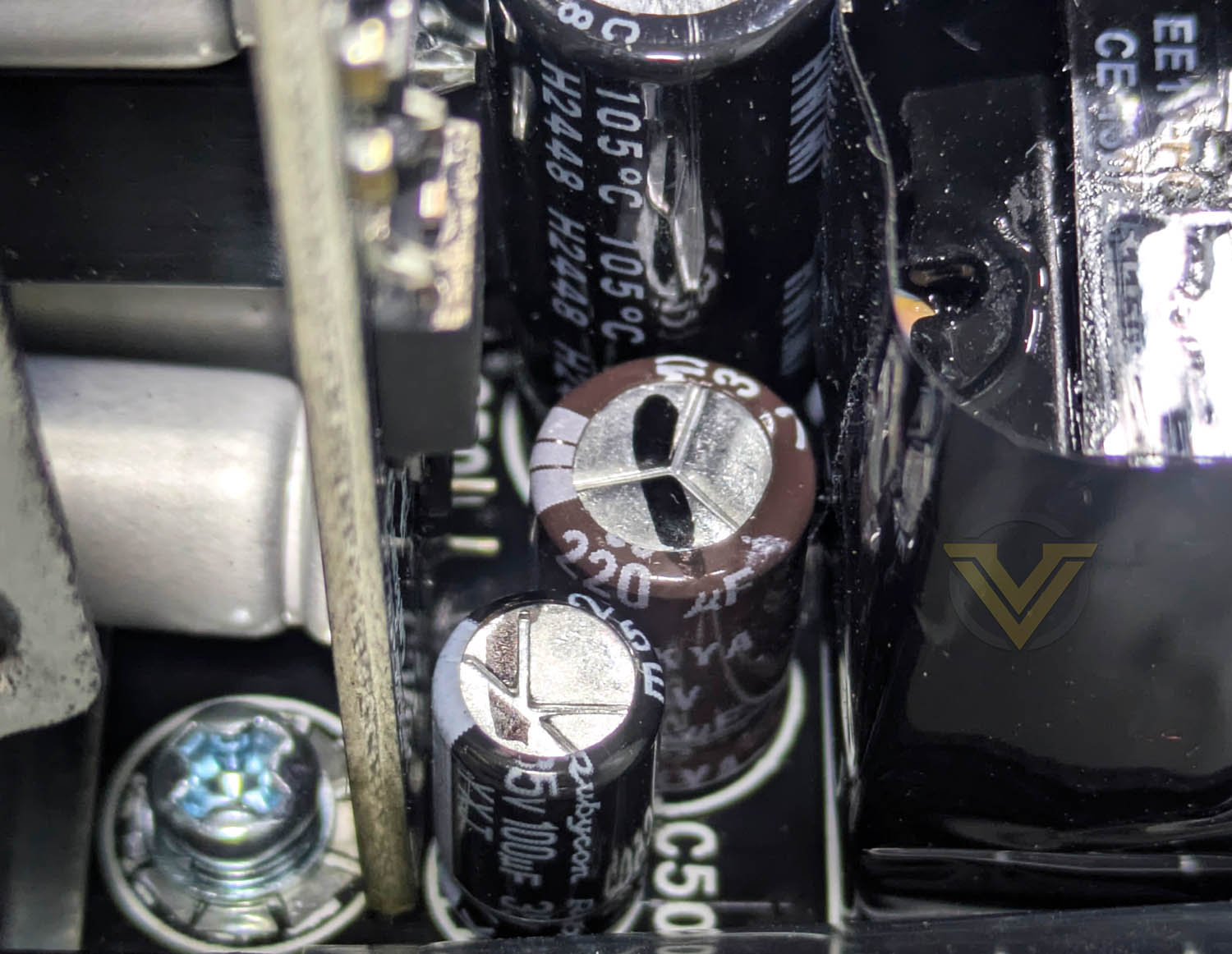 cougar-gle1000-psu-internal-04.jpg