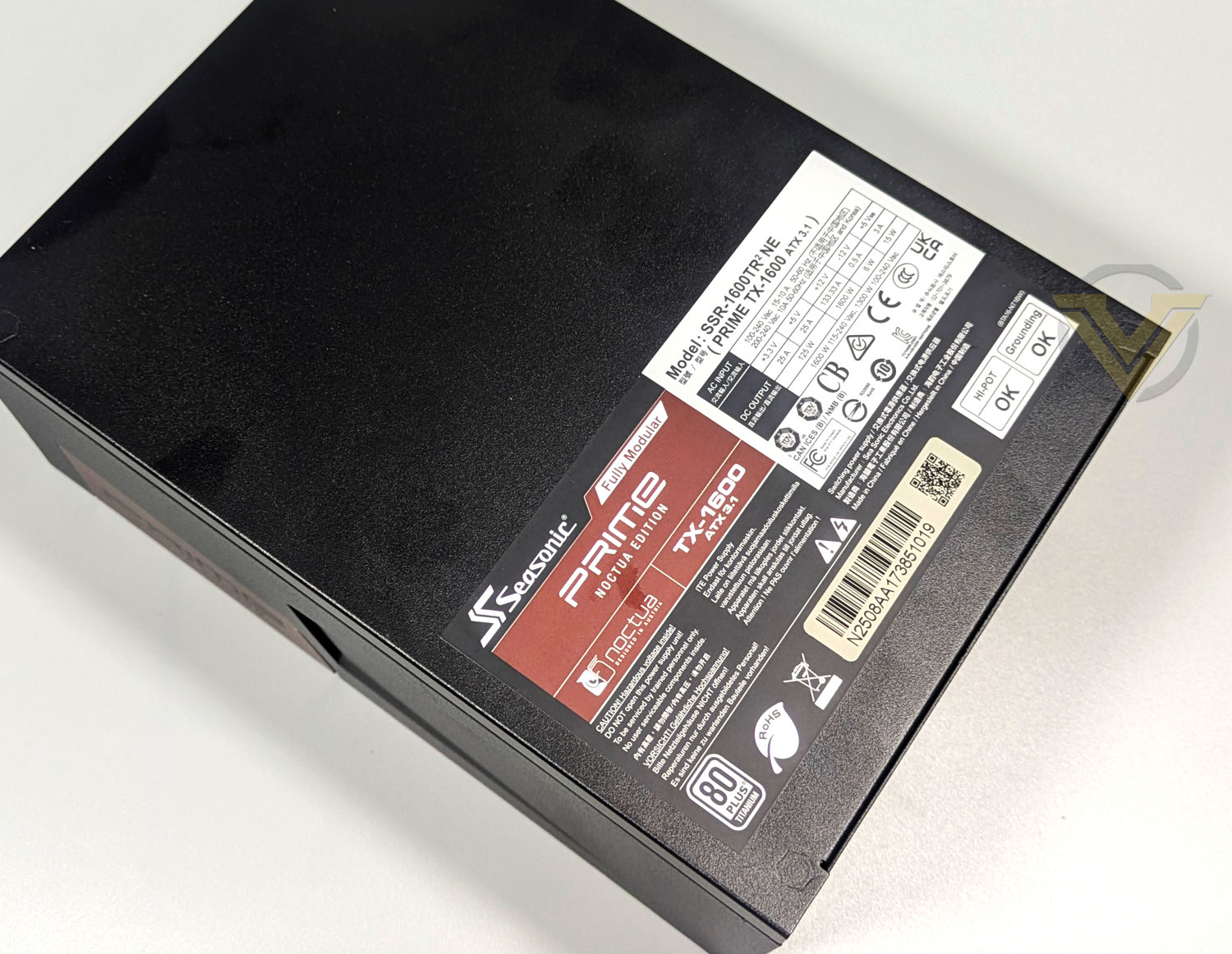 seasonic-prime-tx1600-noctua-edition-external-03.jpg