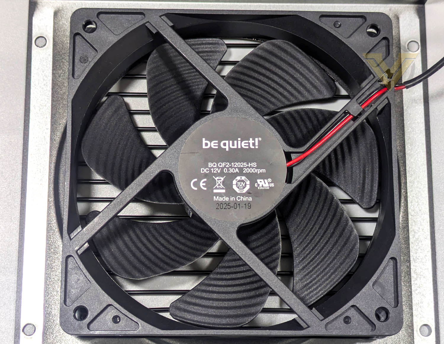 be-quiet-pure-power-13m-1000w-bq-qf2-12025-hs-2000rpm-fan.jpg