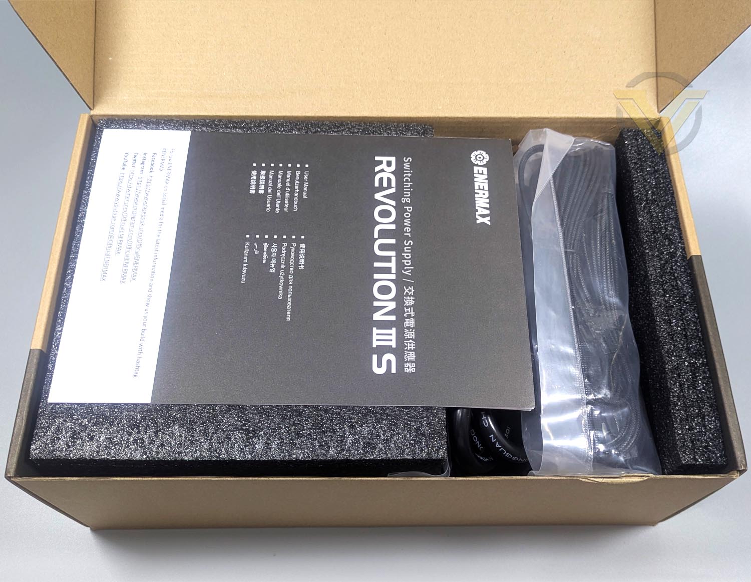 enermax-revolution-3-s-box-4.jpg