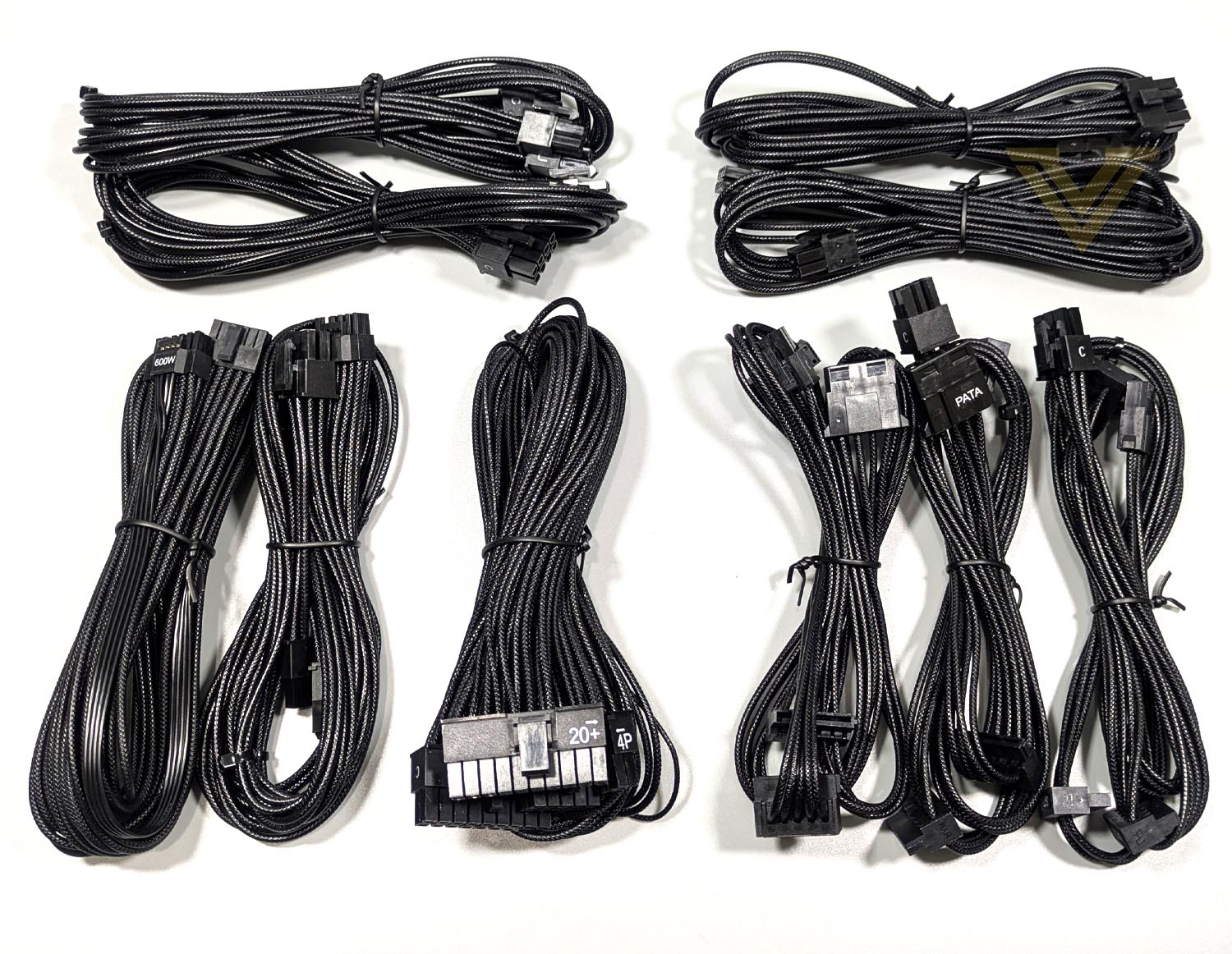 enermax-revolution-3-s-cables.jpg