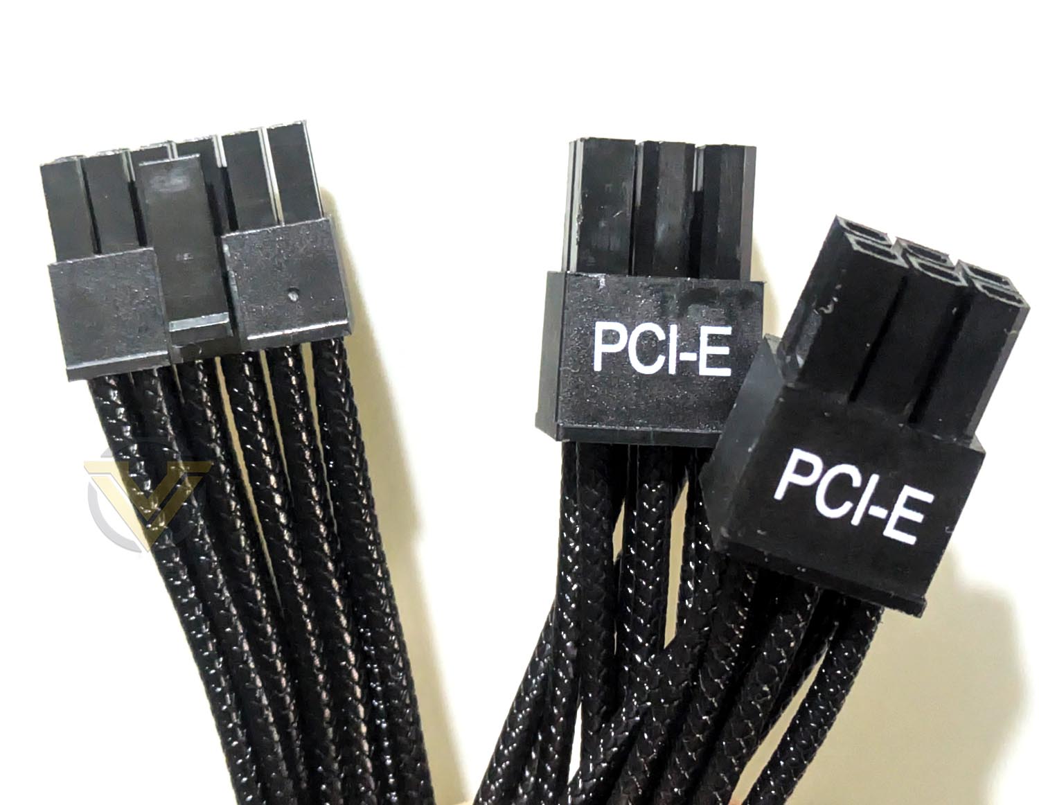 enermax-revolution-3-s-cables-1.jpg