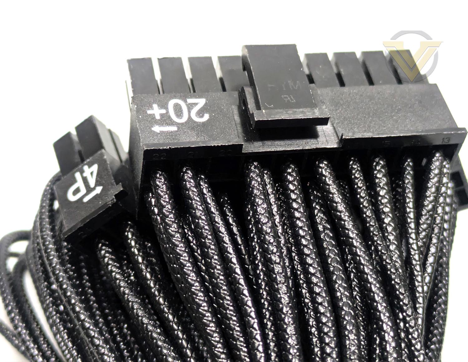 enermax-revolution-3-s-cables-3.jpg
