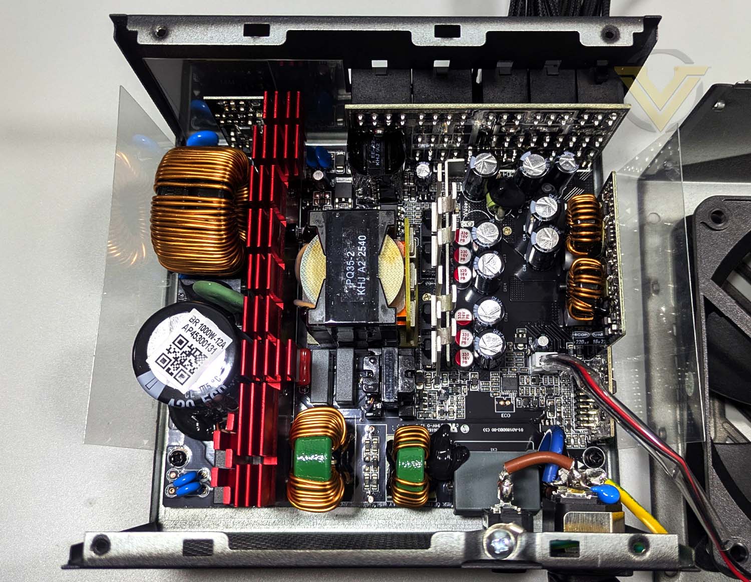 enermax-revolution-3-s-internal-1.jpg
